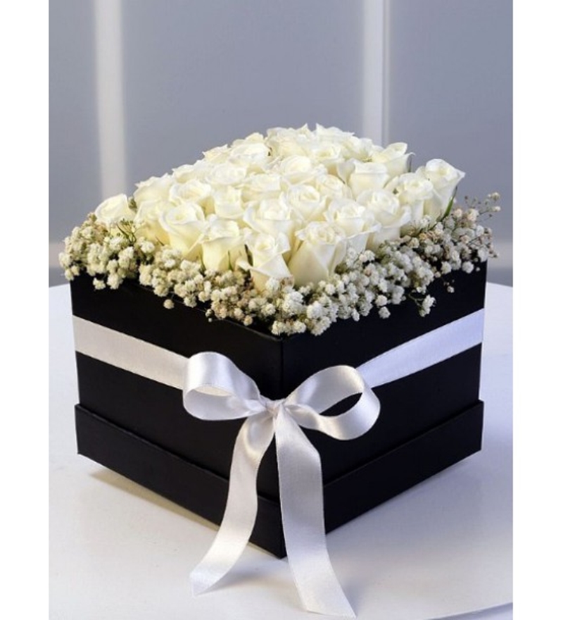 Kutuda Beyaz Güller 
